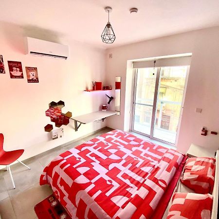 Central Private En-Suite With Balcony In Shared Residence Pieta Bagian luar foto