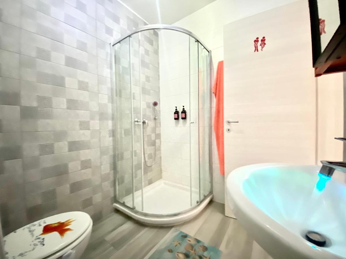 Central Private En-Suite With Balcony In Shared Residence Pieta Bagian luar foto