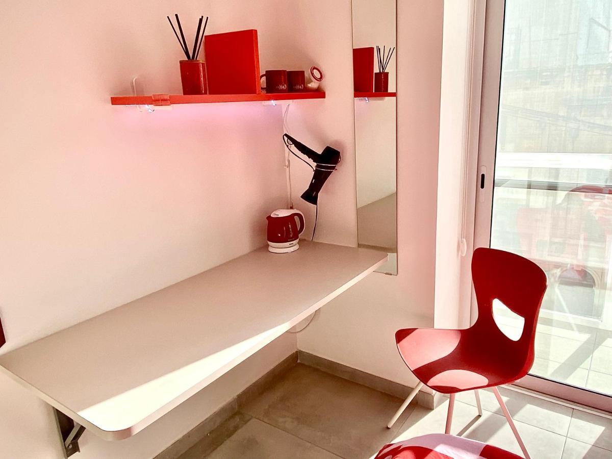 Central Private En-Suite With Balcony In Shared Residence Pieta Bagian luar foto