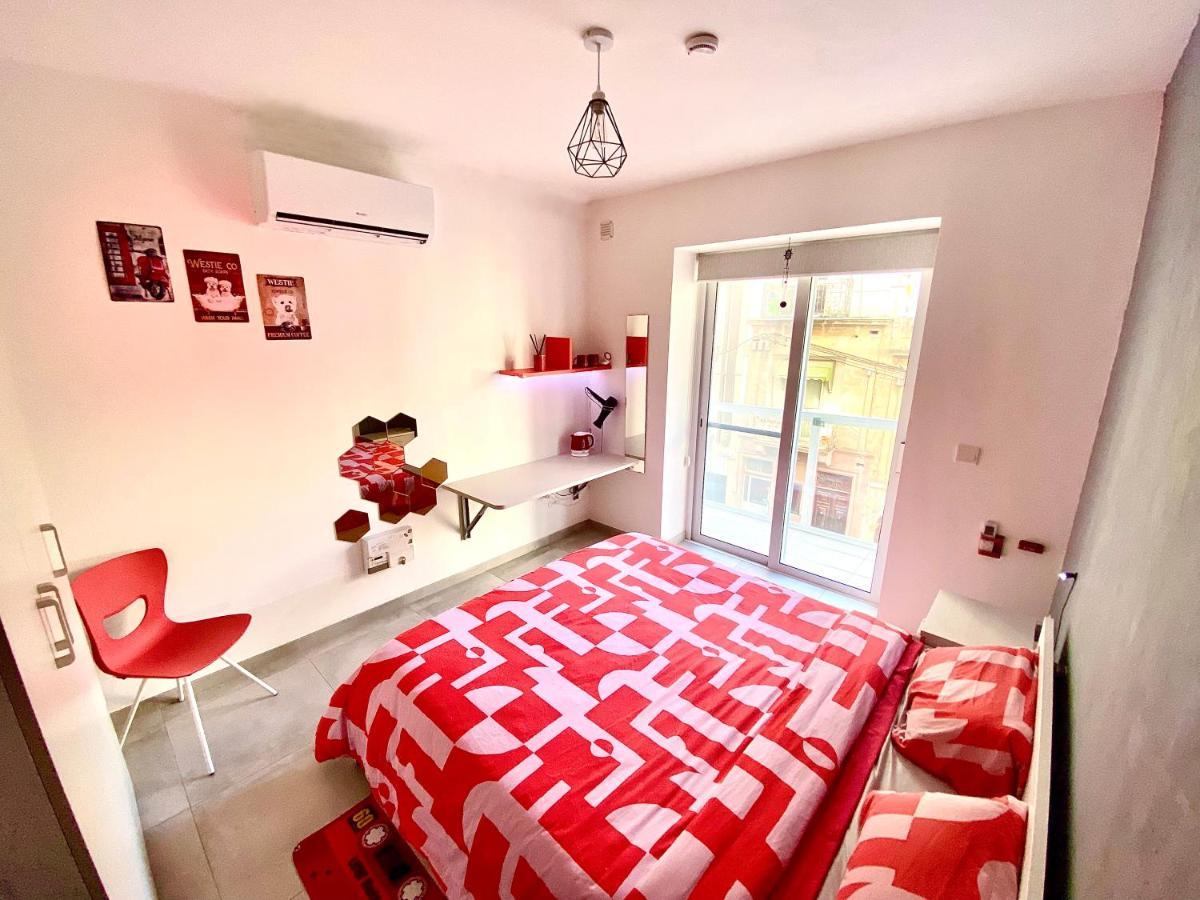 Central Private En-Suite With Balcony In Shared Residence Pieta Bagian luar foto